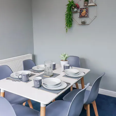 34 Fountain Close *
