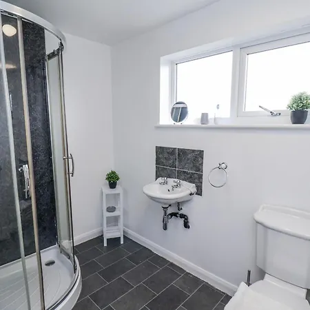 34 Fountain Close * Whitby