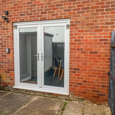 34 Fountain Close *